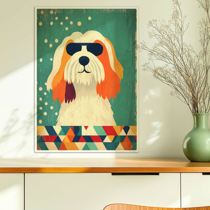 Weiß-orangefarbener Hund mit Sonnenbrille vor geometrischem Muster – stylisches Hundeillustration Poster.. Ohne Rahmen 50x70