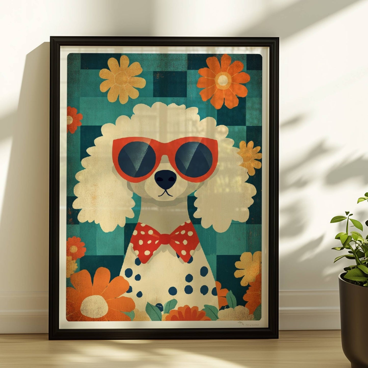 Weißer Pudel mit roter Sonnenbrille, gepunkteter Fliege und Blumenhintergrund – charmantes Hundeportrait Poster.. Rahmen schwarz 30x40