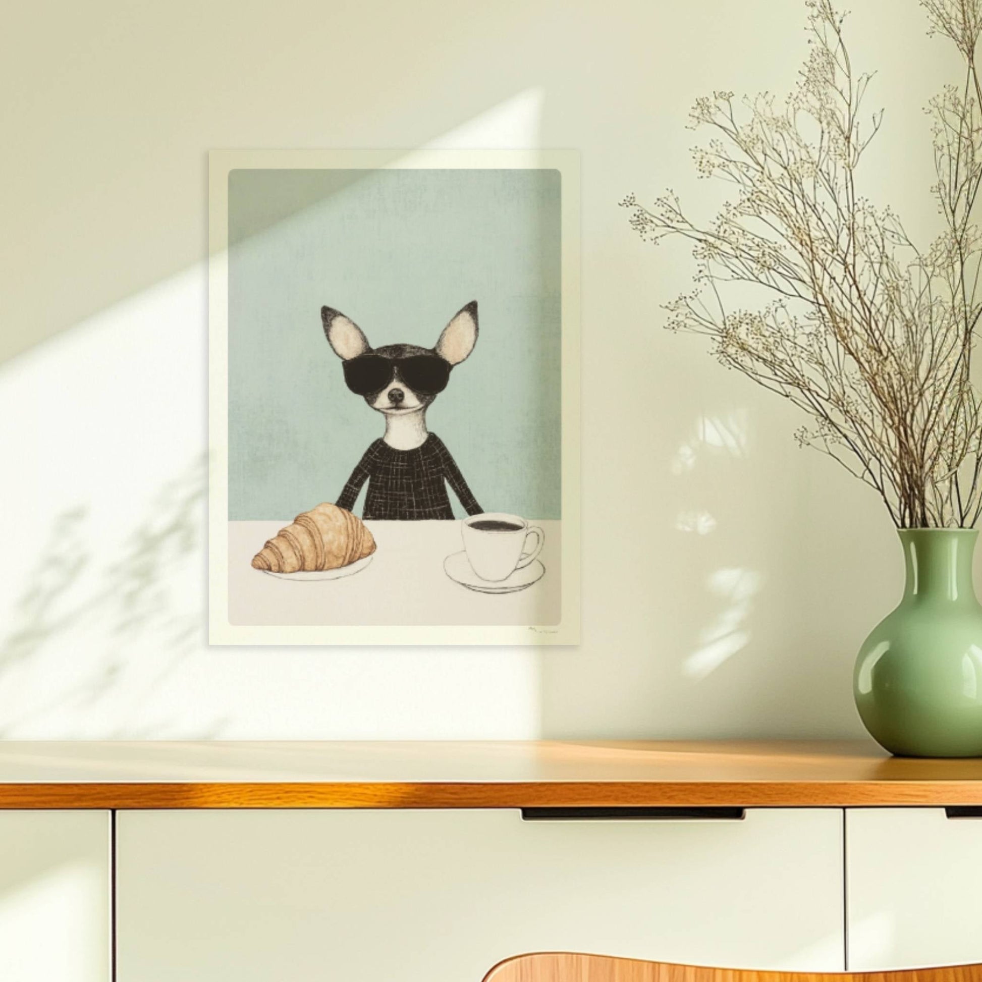 Chihuahua mit Sonnenbrille, Kaffee und Croissant. Ohne Rahmen 30x40