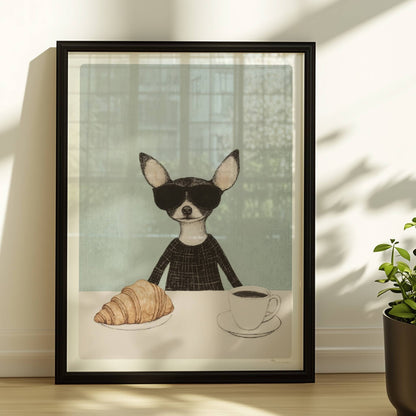Chihuahua mit Sonnenbrille, Kaffee und Croissant. Rahmen schwarz 30x40