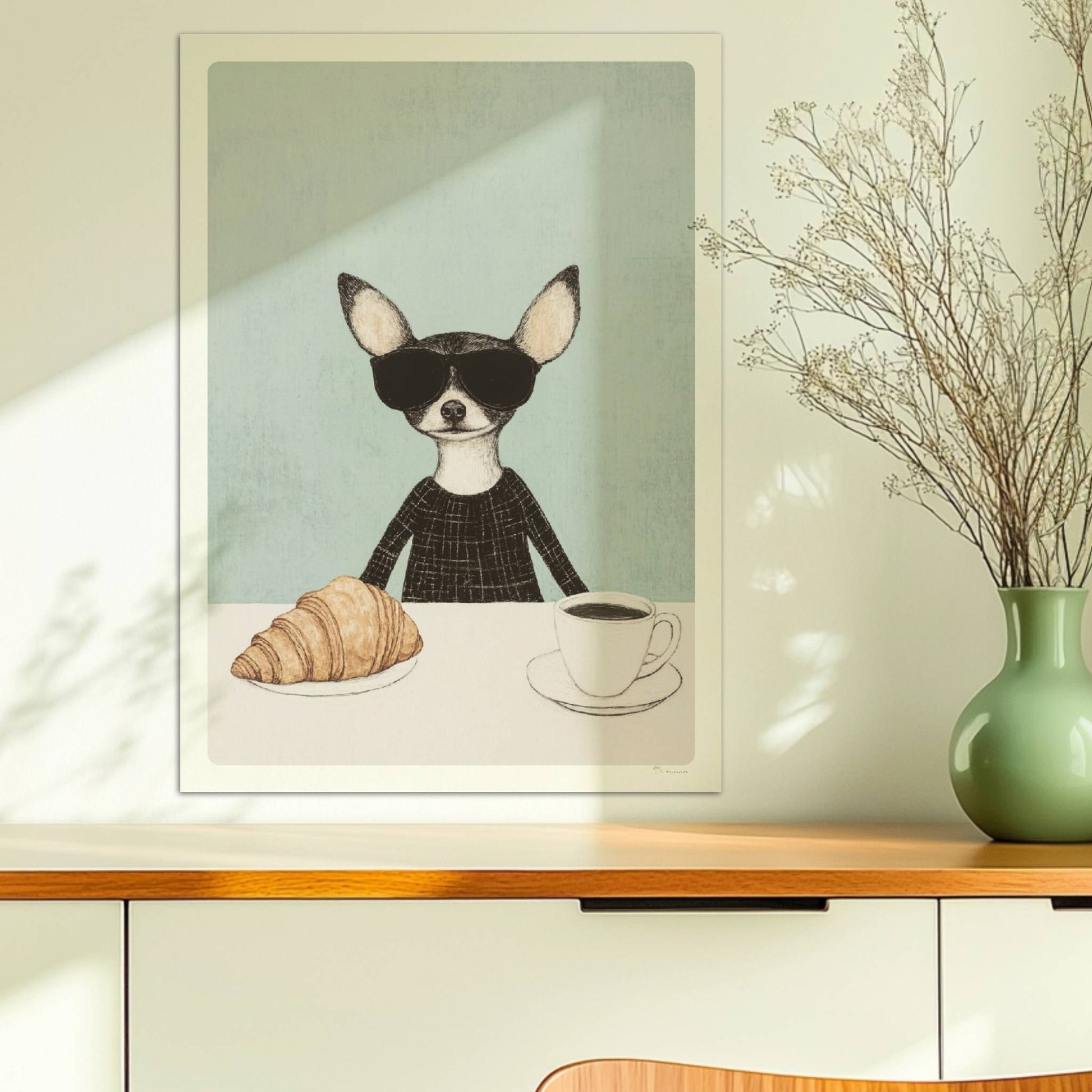 Chihuahua mit Sonnenbrille, Kaffee und Croissant. Ohne Rahmen 50x70