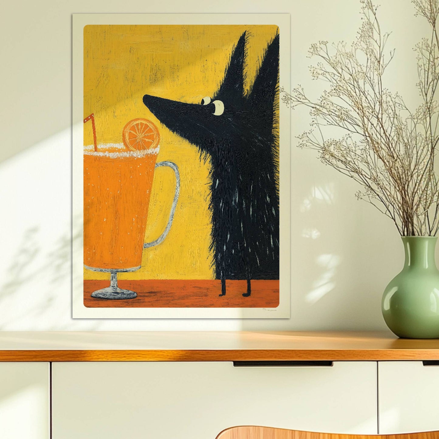 Schwarzer Hund mit Orangen-Saftgetränk. Ohne Rahmen 50x70
