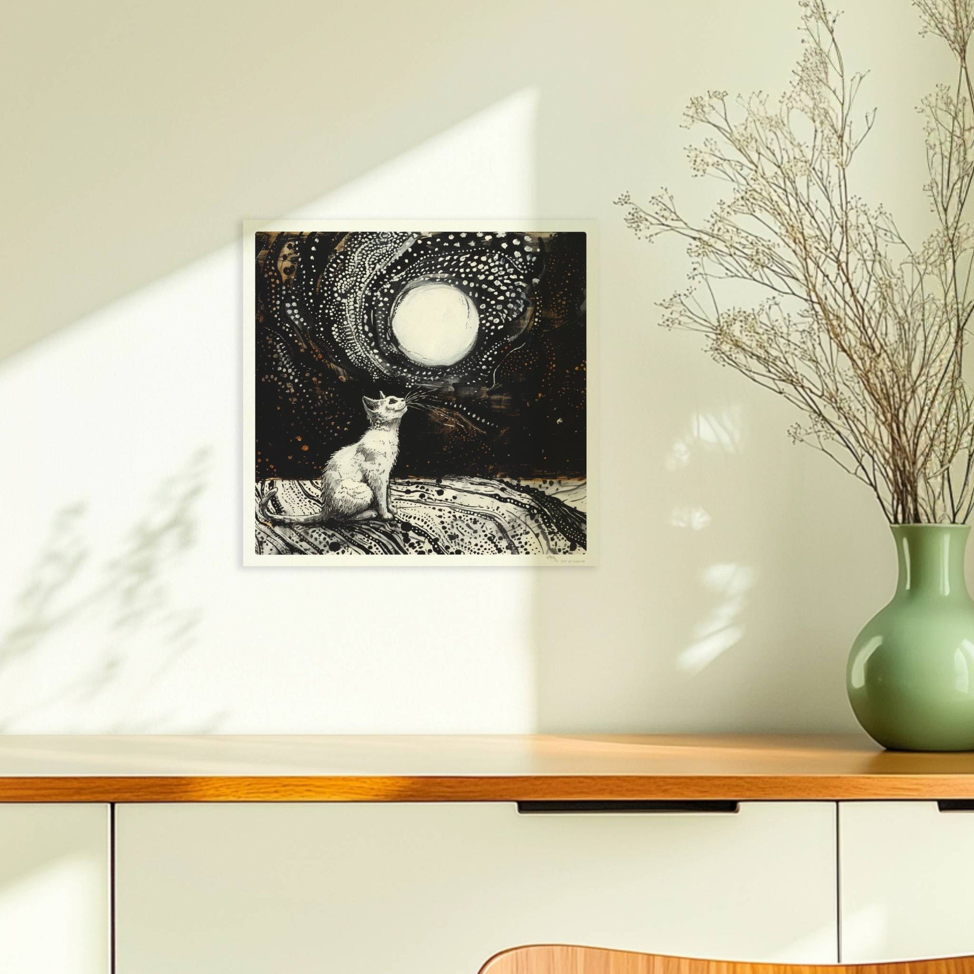 Schwarze Katze mit goldenen Augen und Regentropfen. Ohne Rahmen 30x30
