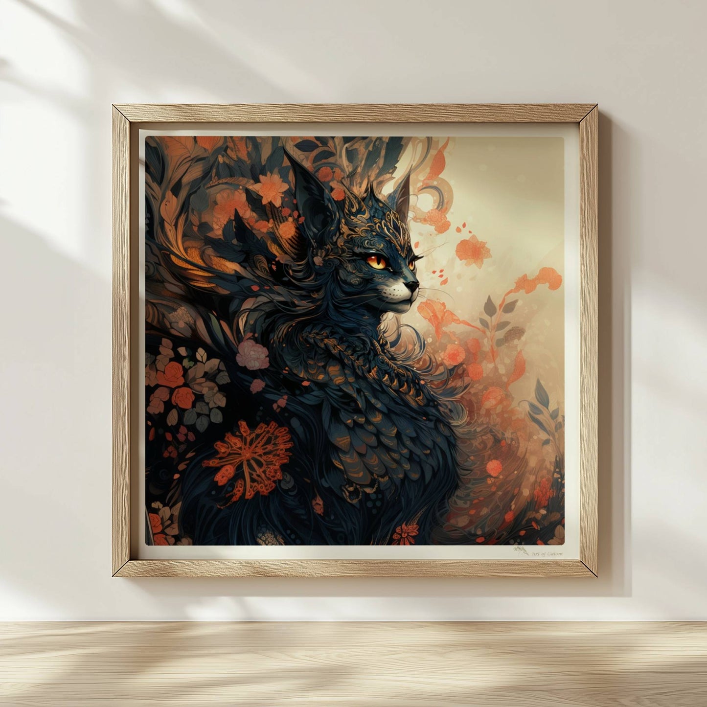 Elegante schwarze Fantasy-Katze mit goldenen Ornamenten und floralen Mustern, mystische Stimmung.. Rahmen natur 30x30