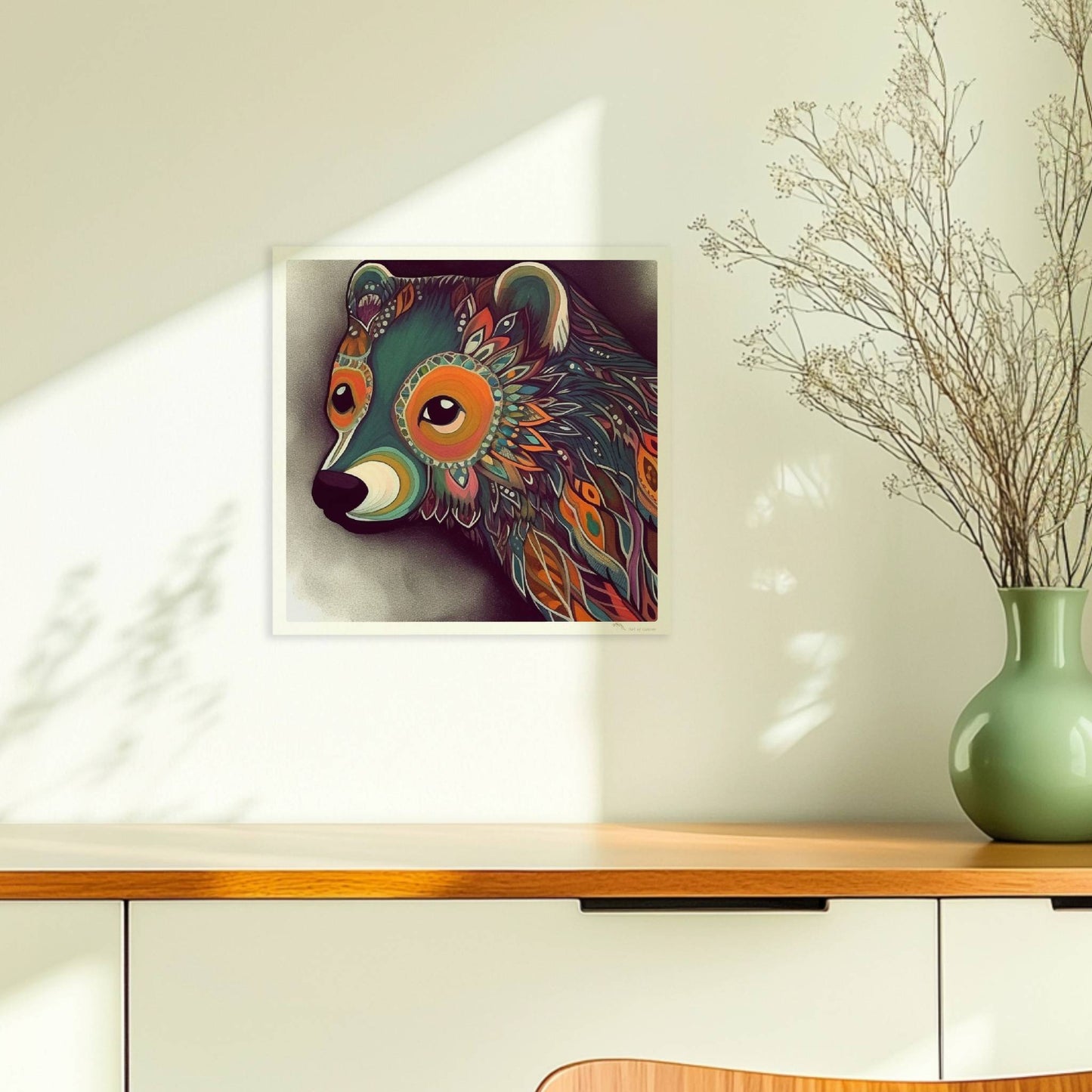 Bär mit leuchtenden Ornamenten auf dunklem Hintergrund, im fantasievollen Stil illustriert.. Ohne Rahmen 30x30