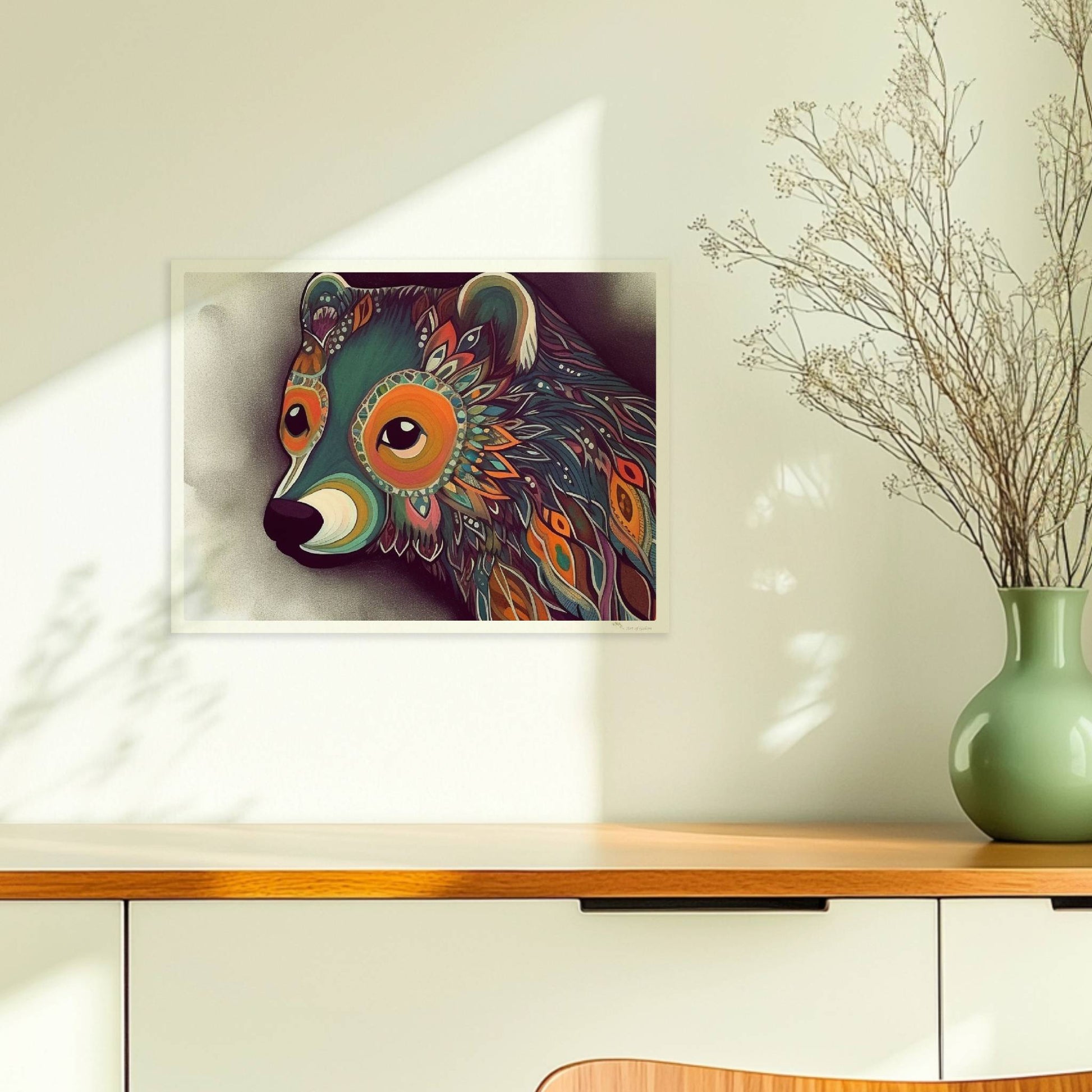 Bär mit leuchtenden Ornamenten auf dunklem Hintergrund, im fantasievollen Stil illustriert.. Ohne Rahmen 40x30