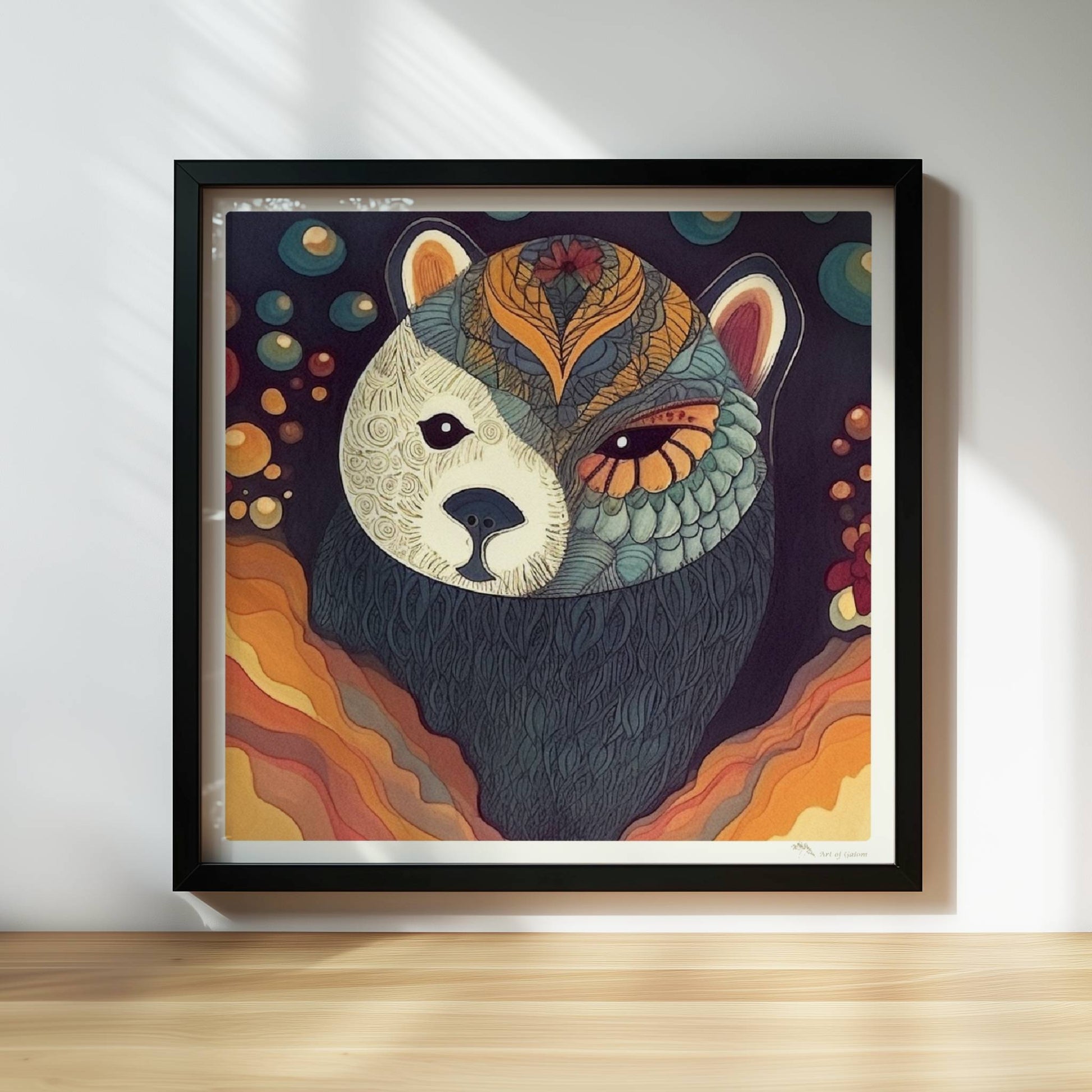 Bär mit grafischem Muster in ruhigem Farbkontrast.. Rahmen schwarz 30x30