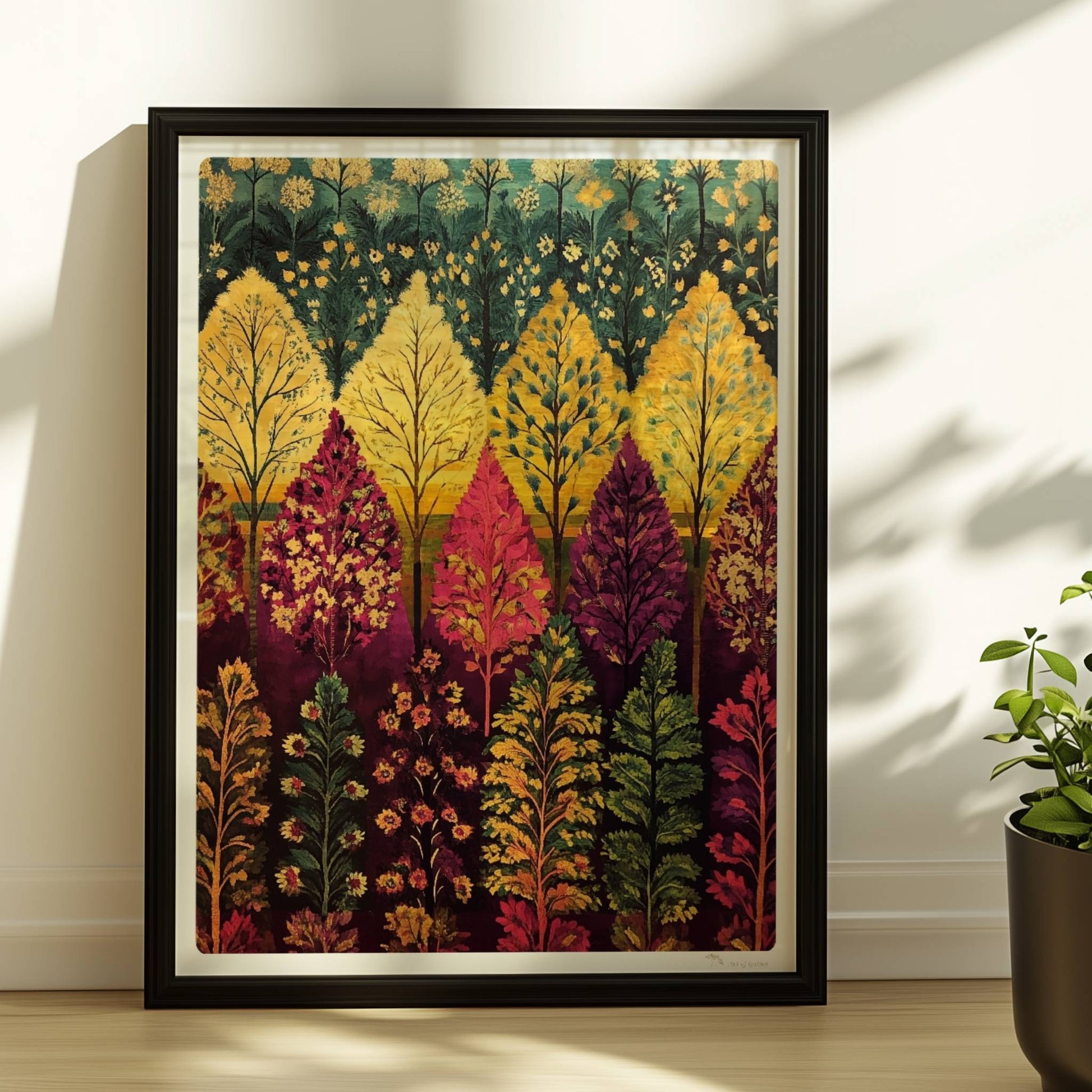 Abenddämmerung im Wald mit violetten Schatten und weichem Licht zwischen den Baumstämmen.. Rahmen schwarz 30x40
