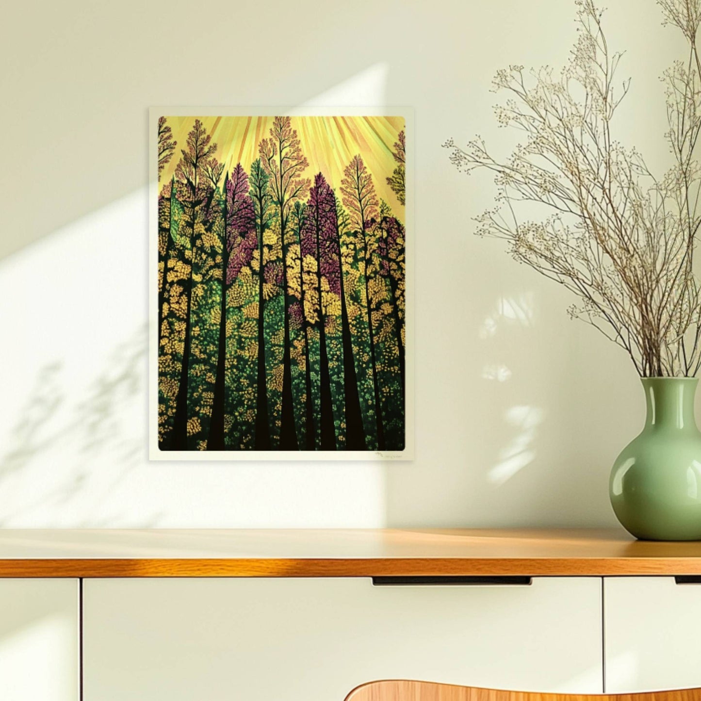 Dunkler Nadelwald mit Nebelschwaden und geheimnisvoller Stimmung im Morgengrauen.. Ohne Rahmen 30x40