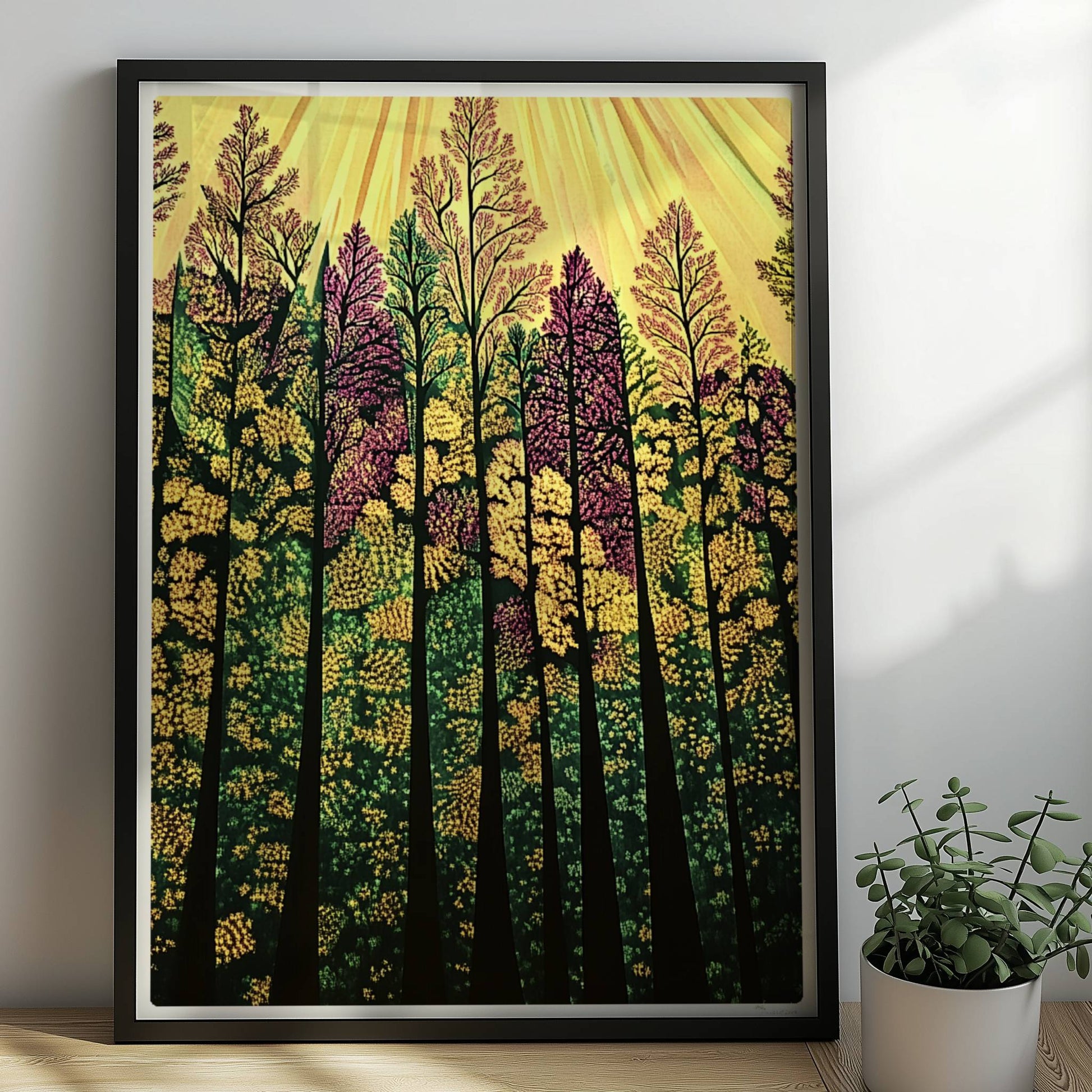 Dunkler Nadelwald mit Nebelschwaden und geheimnisvoller Stimmung im Morgengrauen.. Rahmen schwarz 50x70