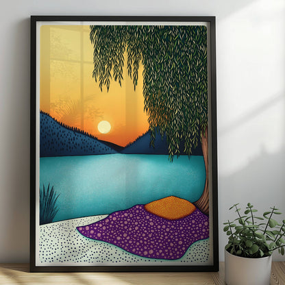 Abendliche Erholung am See mit ruhigem Wasser, warmem Licht und sanftem Himmel im Hintergrund.. Rahmen schwarz 50x70