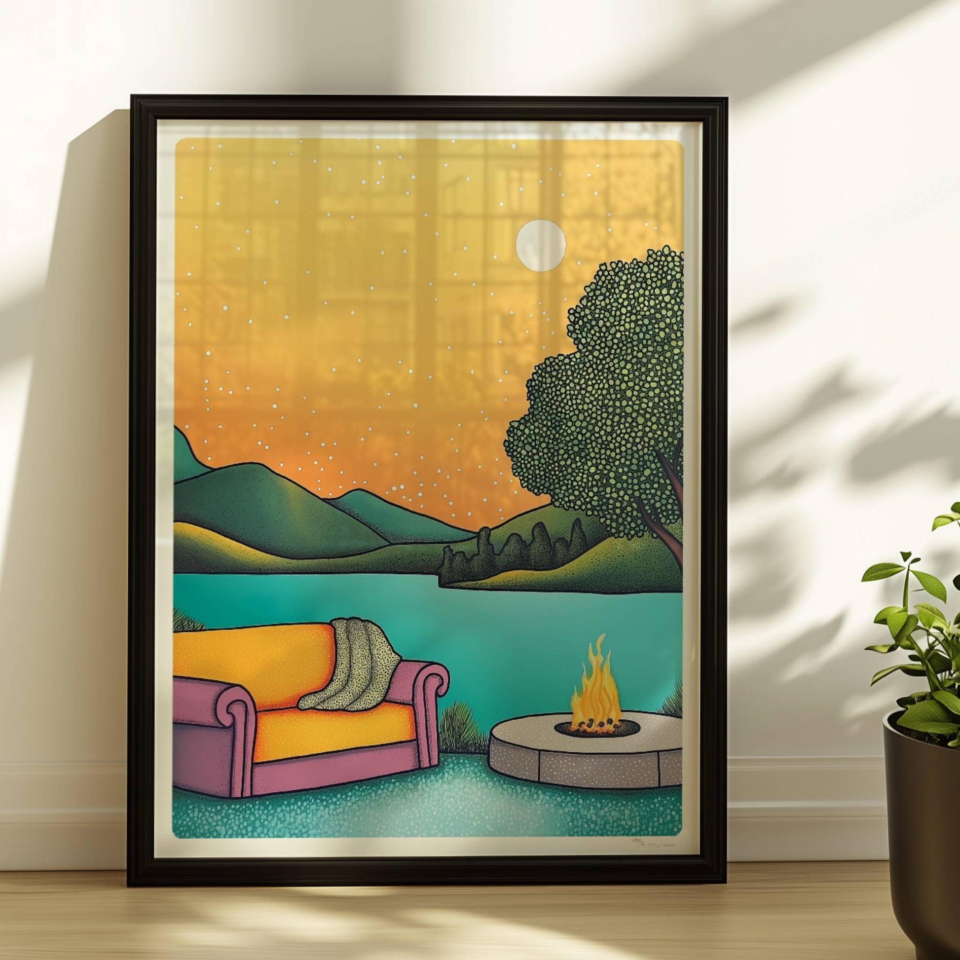 Lagerfeuer in der Abenddämmerung inmitten einer ruhigen Waldlandschaft mit weichem Licht und warmen Farben.. Rahmen schwarz 30x40