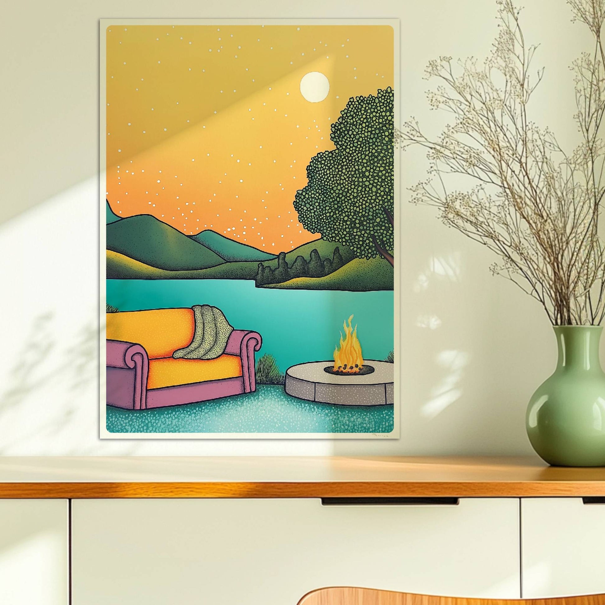 Lagerfeuer in der Abenddämmerung inmitten einer ruhigen Waldlandschaft mit weichem Licht und warmen Farben.. Ohne Rahmen 50x70