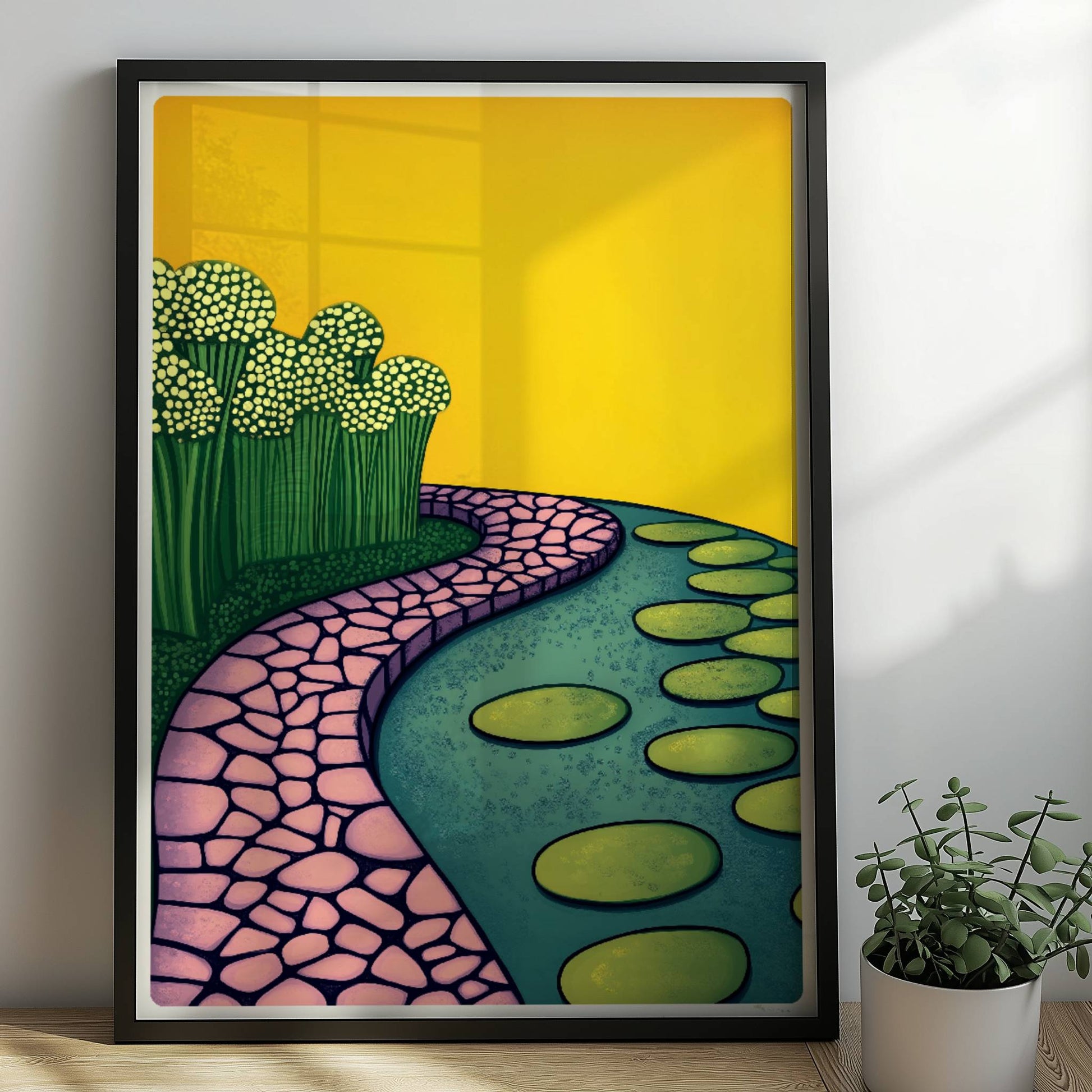Naturpfad mit Wasserlilien entlang eines ruhigen Teiches, blauer Himmel und friedliche Landschaft.. Rahmen schwarz 50x70