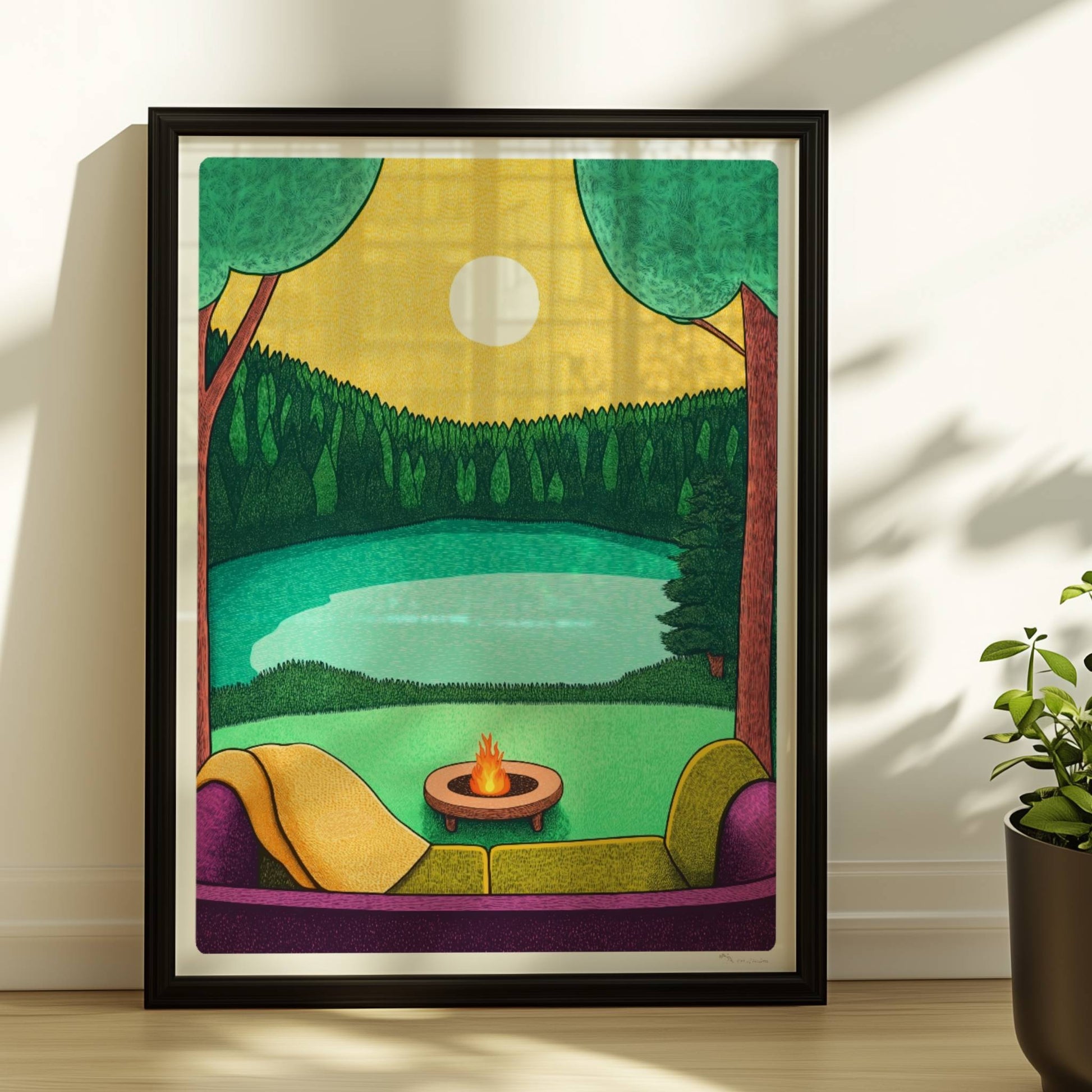 Blick vom Sofa auf den See mit ruhigem Wasser, entspannter Atmosphäre und sanften Farbtönen.. Rahmen schwarz 30x40