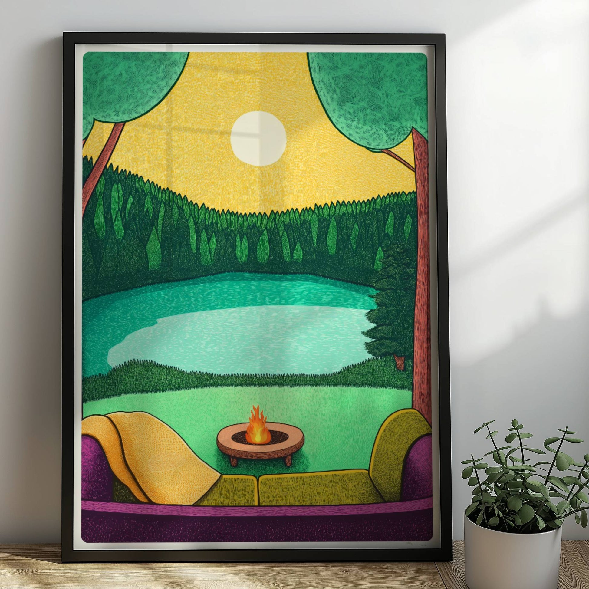 Blick vom Sofa auf den See mit ruhigem Wasser, entspannter Atmosphäre und sanften Farbtönen.. Rahmen schwarz 50x70
