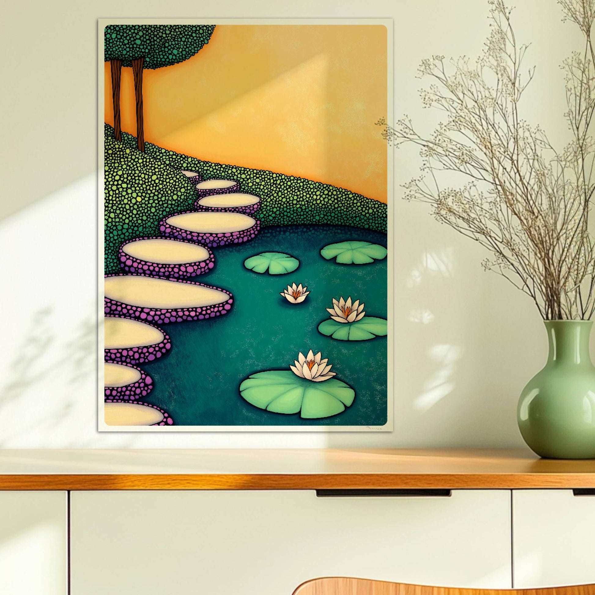 Steintreppe zur Wasserlandschaft mit ruhigem Teich, Pflanzen und weichem Himmelshintergrund.. Ohne Rahmen 50x70