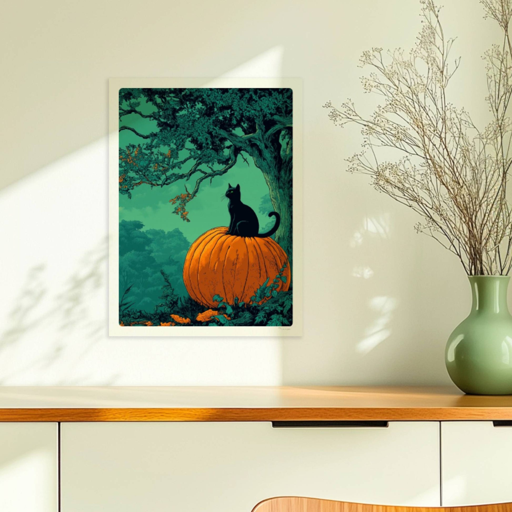 Schwarze Katze auf Kürbis unter orangefarbener Vollmondnacht im dichten Wald, geheimnisvolle Stimmung.. Ohne Rahmen 30x40