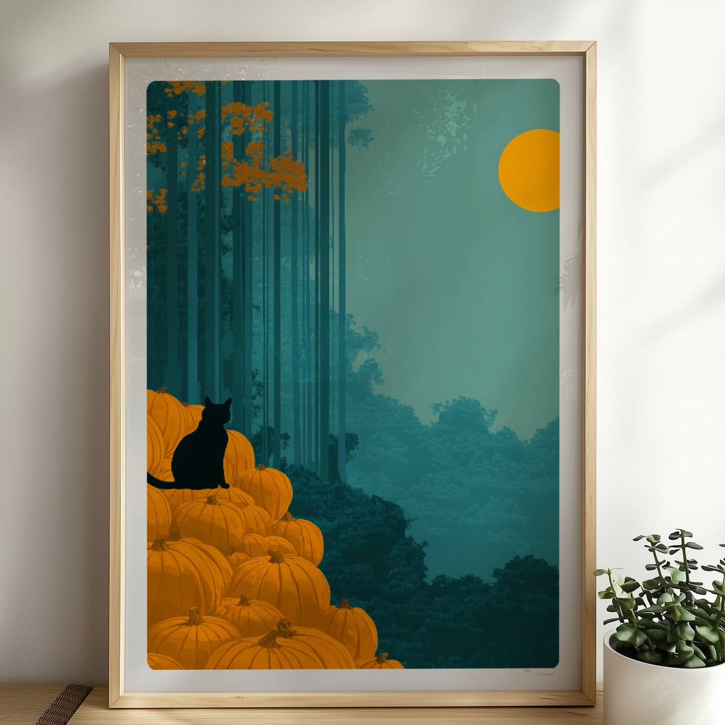 Schwarze Katze sitzt auf einem Kürbisberg im Wald unter einem gelb leuchtenden Mond.. Rahmen natur 50x70