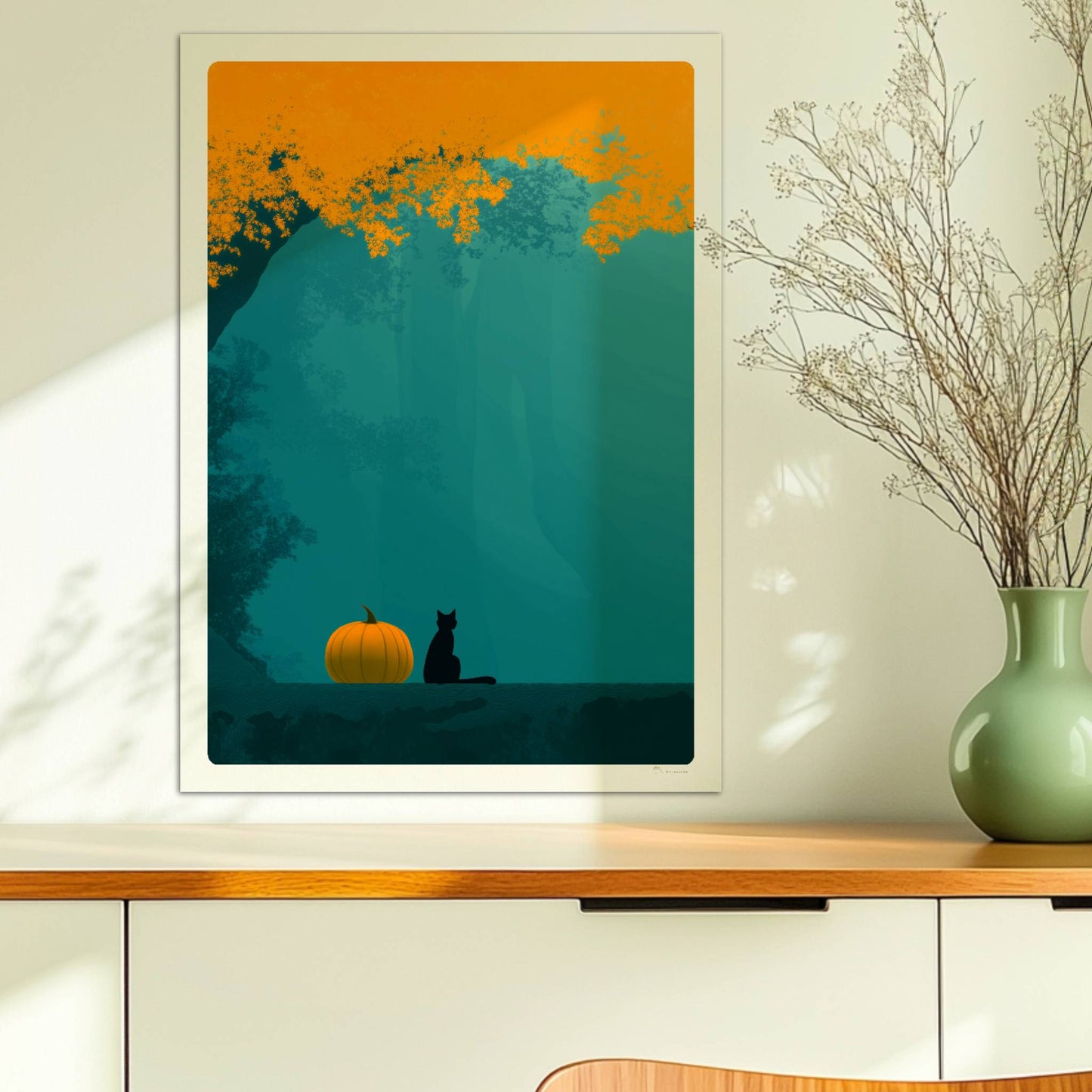 Kleiner Kürbis am Waldrand mit kräftigem Farbspiel aus Orange und Türkis in herbstlicher Stimmung.. Ohne Rahmen 50x70