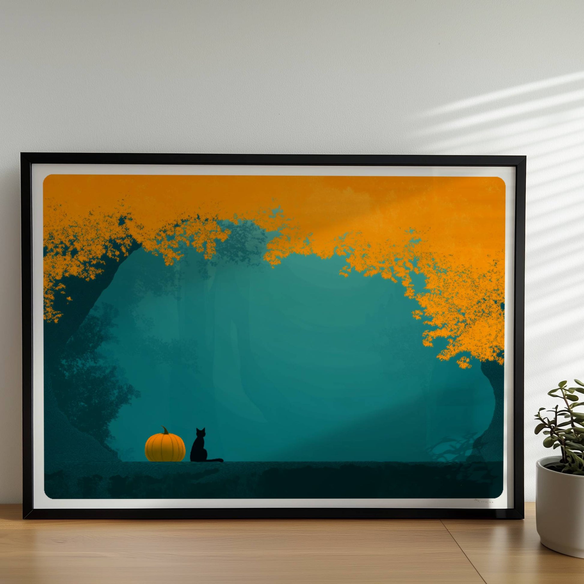 Kleiner Kürbis am Waldrand mit kräftigem Farbspiel aus Orange und Türkis in herbstlicher Stimmung.. Rahmen schwarz 70x50