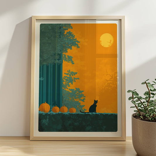Zwei schwarze Katzen beobachten sich auf einem Weg zwischen Kürbissen unter einem vollen gelben Mond.. Rahmen natur 30x40