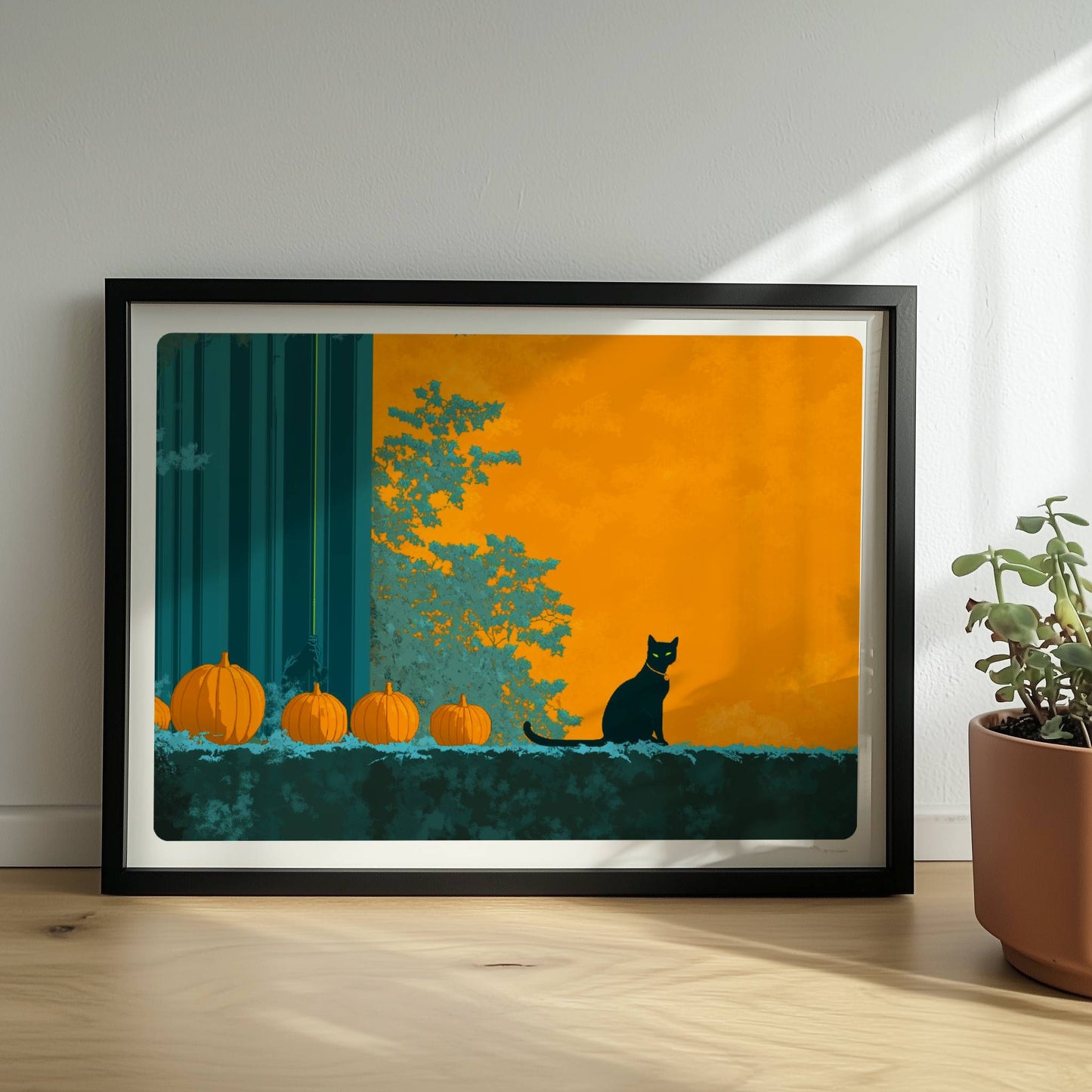 Zwei schwarze Katzen beobachten sich auf einem Weg zwischen Kürbissen unter einem vollen gelben Mond.. Rahmen schwarz 40x30