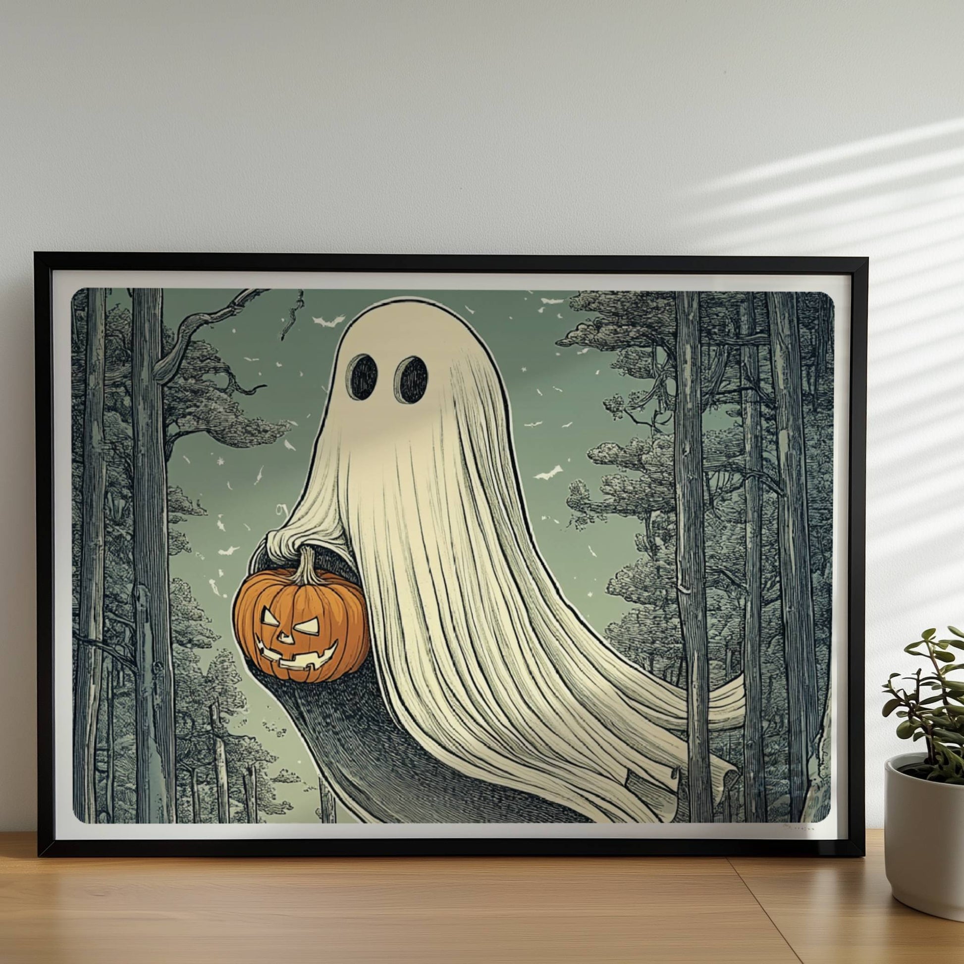 Ein weißes Geistwesen fliegt durch einen dunklen Wald und trägt einen leuchtenden Halloween-Korb.. Rahmen schwarz 70x50