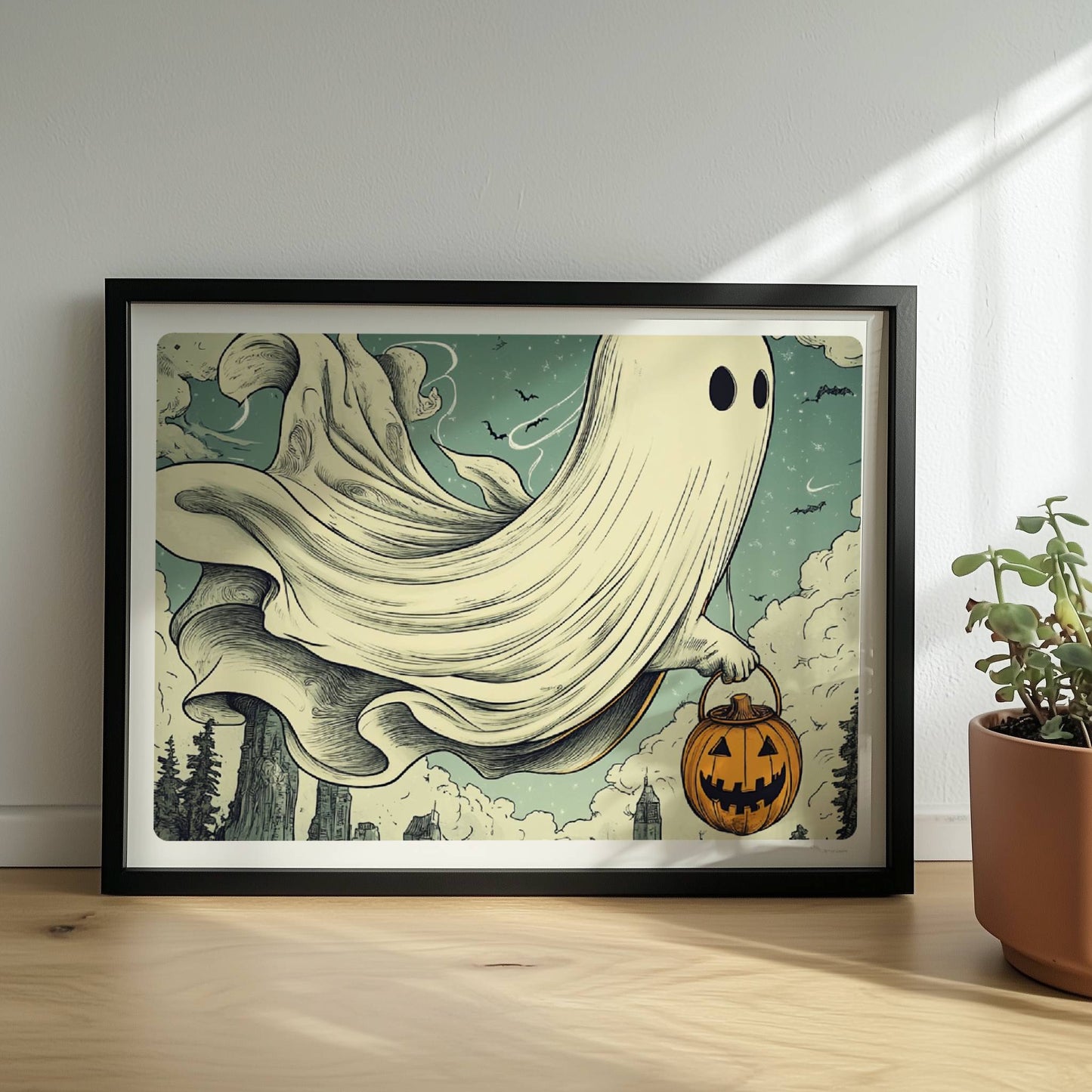 Ein Geist mit leuchtendem Kürbiskorb gleitet über einen nebligen Pfad im Wald, geheimnisvoll und verspielt.. Rahmen schwarz 40x30