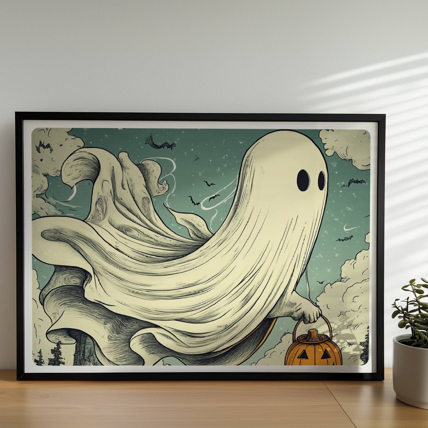 Ein Geist mit leuchtendem Kürbiskorb gleitet über einen nebligen Pfad im Wald, geheimnisvoll und verspielt.. Rahmen schwarz 70x50