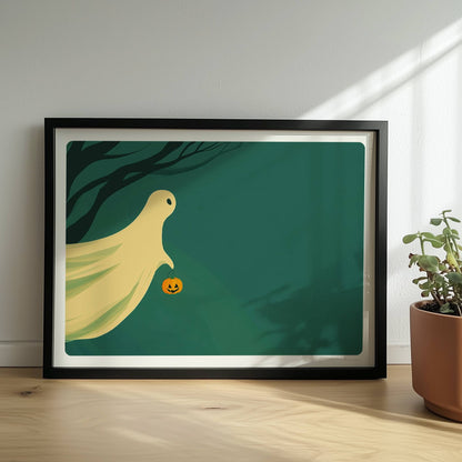 Ein sanft leuchtender Geist gleitet über einen ruhigen nächtlichen Wald, hält einen kleinen Kürbis.. Rahmen schwarz 40x30