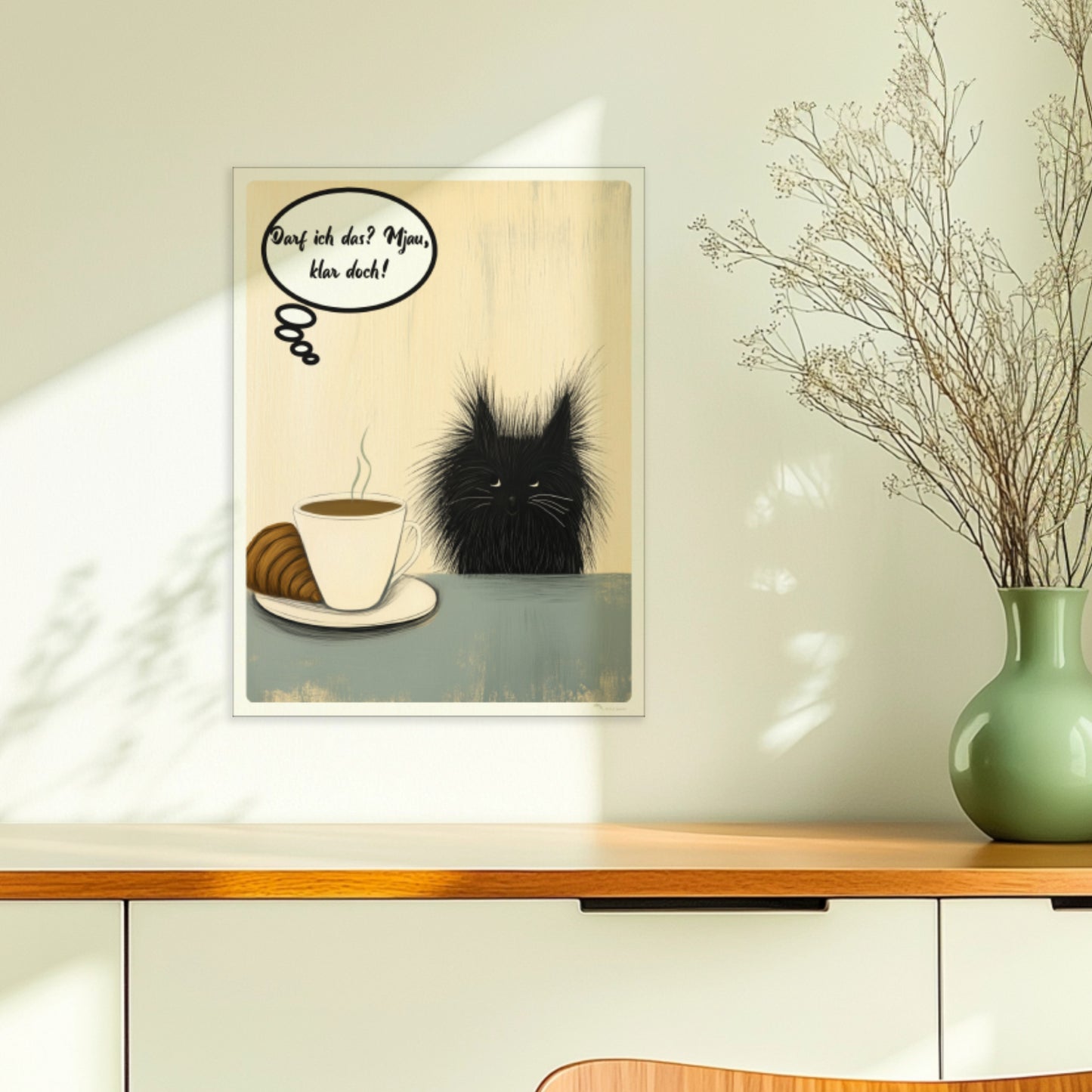 Süßes Katzenbaby mit Cafe und Croissant mit Sprechblase und Text "Darf ich das? Mjau klar doch"